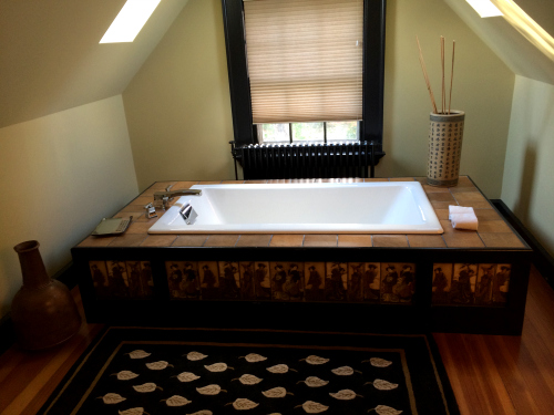 Taylor House Bed and Breakfast Bathtub