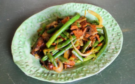 Green Beans and Bacon {Vegan} | JL Fields | JLgoesVegan.com